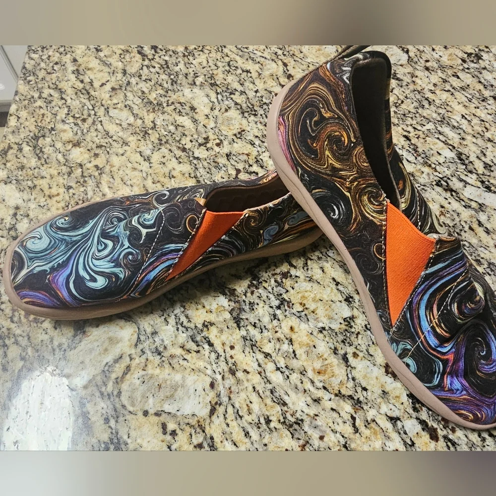 UIN Women's Art Painted Travel Shoes, in the "Starry Night Swirl" Size 9 - Picture 6 of 11